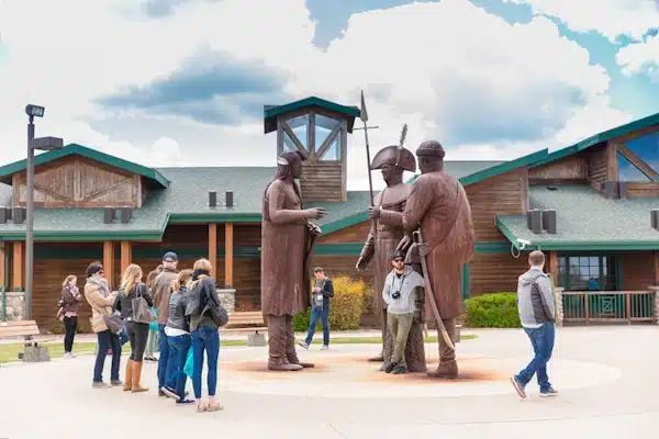 Lewis_-Clark-and-Sheheke-statues